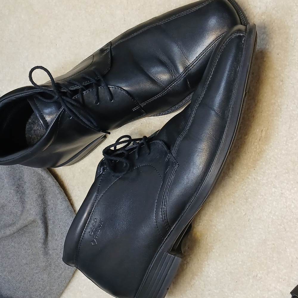 Ecco men's black leather Chelsea boots. Mint condition. Size 13